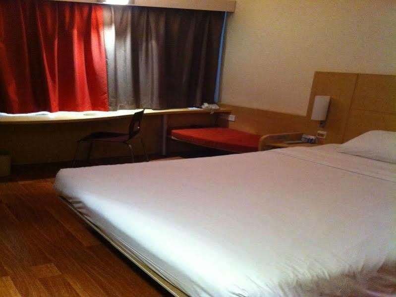 Ibis Chengdu Yongfeng Hotel Zewnętrze zdjęcie